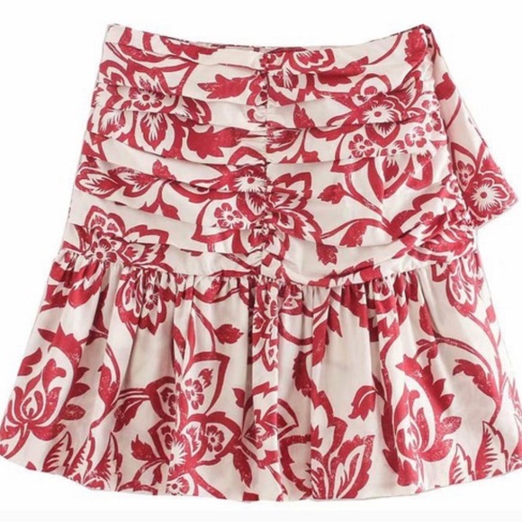 NEW! Hawaiian Pleated Skirt in red and white floral - Picture 3 of 6